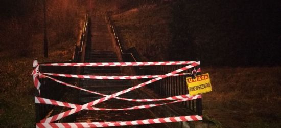 Uwaga osuwisko! Przejście przez Schody Zamkowe zamknięte! (ZDJĘCIA)