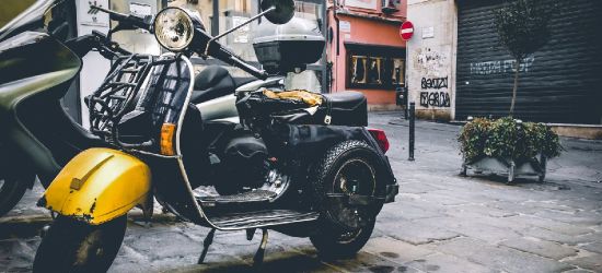 IZDEBKI. Motorowerem pod sklep. Ponad 3 promile u kierowcy