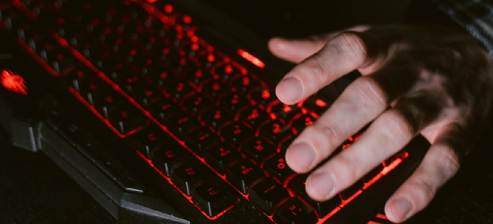 ”Sprzedawał” elektronarzędzia w sieci. Straty wyceniono na minimum 20 tys. zł!