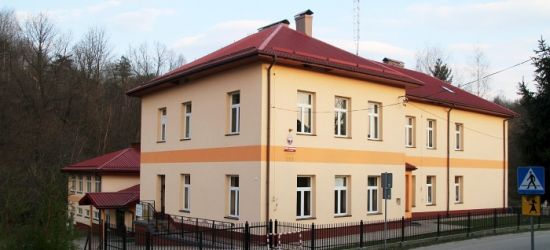 GMINA ZAGÓRZ / ZAHUTYŃ: Zbiórka pieniędzy na sztandar szkoły!