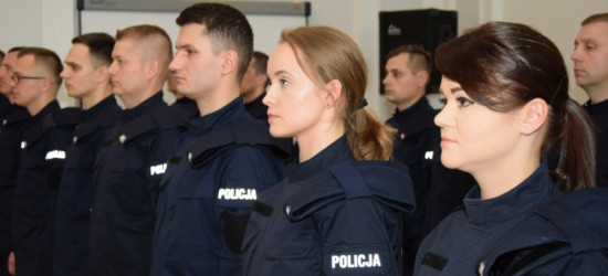 17 policjantów ślubowało „…służyć wiernie Narodowi…” (FOTO)