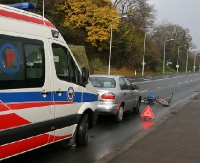 POWIAT LESKI: Potrącony rowerzysta. Mężczyzna trafił do szpitala