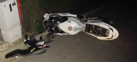 Pijany motocyklista wjechał w ogrodzenie. Miał 1,5 promila