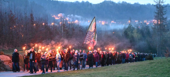 Droga krzyżowa na zagórski „Karmel”. Modlitwa o trzeźwość narodu (ZDJĘCIA)