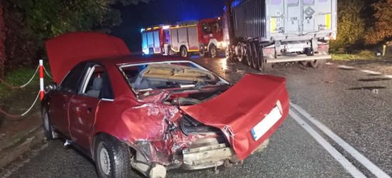 POWIAT BRZOZOWSKI: Zderzenie audi z samochodem ciężarowym (FOTO)