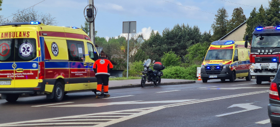 SANOK: Wypadek motocykla na ul. Rymanowskiej – dwie osoby trafiły do szpitala (ZDJĘCIA)