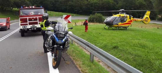 Wypadek na serpentynach. Motocyklista uderzył w barierę (VIDEO, ZDJĘCIA)