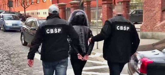 Seksgang, oferujący młode kobiety w wielu krajach, rozbity (VIDEO)