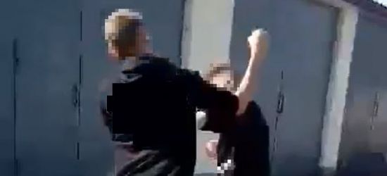 SANOK: Filmiki z „ustawki”. Okładanie pięściami. Wulgarne okrzyki (ZDJĘCIA)