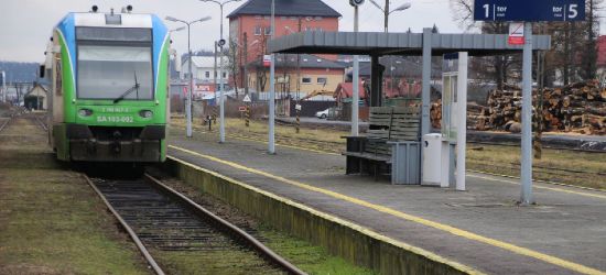 SANOK: Próba samobójcza na dworcu? 27-latka na torach