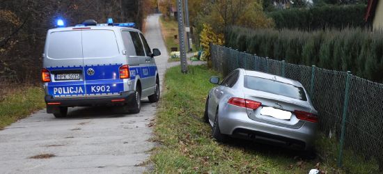 SANOK: Wjechał w ogrodzenie. Był pijany i poszukiwany! (ZDJĘCIE)