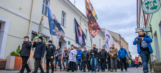 SANOK: Z Matką Bożą przez ulice miasta. Pierwszy w tym roku Męski Różaniec (VIDEO, ZDJĘCIA)
