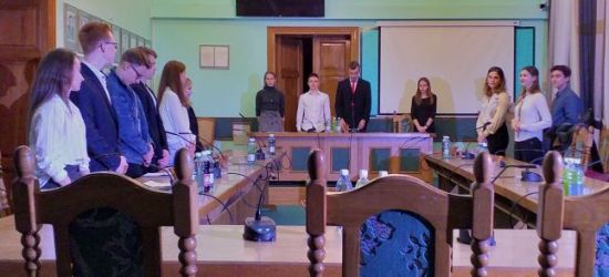 SANOK: Młodzi w radzie. Segregacja śmieci, powrót do zapomnianych wydarzeń (ZDJĘCIA)