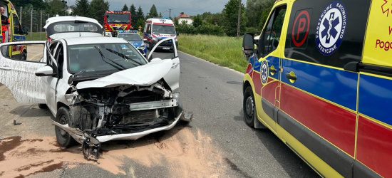 POWIAT BRZOZOWSKI. Czołowe zderzenie. Cztery osoby w szpitalach! (ZDJĘCIA)