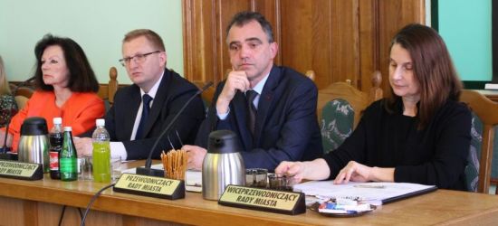 DZISIAJ godzina 16.00 : Sesja w mieście. Na jaką pomoc mogą liczyć przedsiębiorcy?