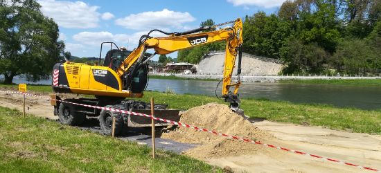 SANOK: Piaszczysta plaża nad Sanem. Ruszyły prace (ZDJĘCIA)