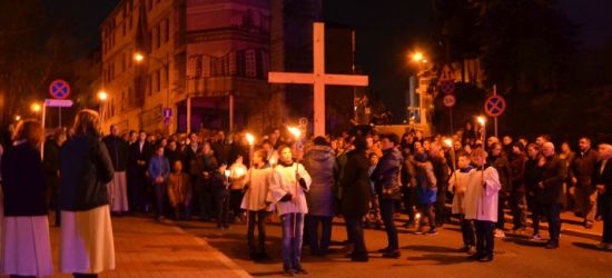 Tłumy sanoczan na wspólnej drodze krzyżowej ulicami miasta (ZDJĘCIA, VIDEO)