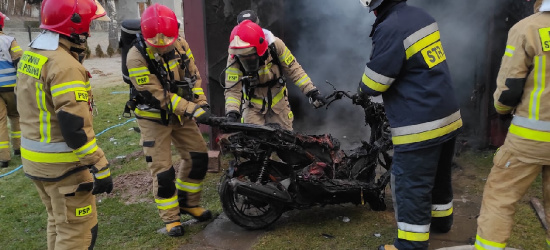 Pożar garażu. Motocykl spłonął doszczętnie (ZDJĘCIA)