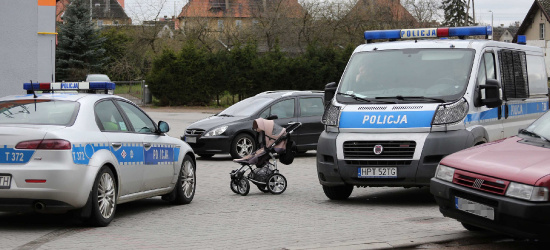 REGION: Samochód uderzył w wózek z dzieckiem! Dziewczyna w szpitalu