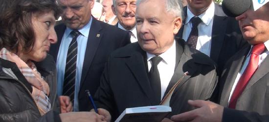PiS pielgrzymuje do Strachociny. Jarosław Kaczyński spotkał się z mieszkańcami regionu (FILM)