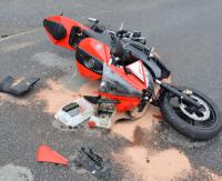 17-letni motocyklista potrącony przez 80-letniego kierowcę osobówki (ZDJĘCIA)