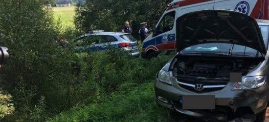 Zdarzenie z udziałem motocyklisty i dwóch samochodów (ZDJĘCIE)
