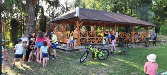Piknik rodzinny. Nowa altanka i plac dla mieszkańców (ZDJĘCIA)