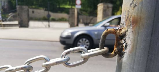 INTERWENCJA: Parking zniknął. Przejścia też nie ma (ZDJĘCIA)