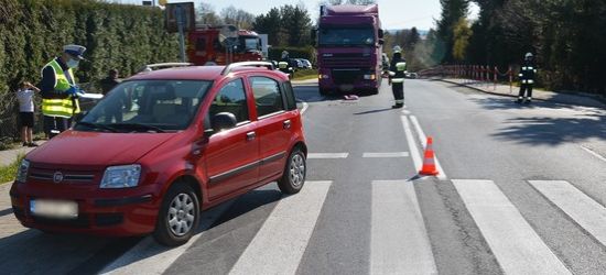 REGION: Zderzenie ciężarówki z osobowym fiatem (FOTO)