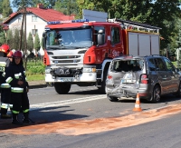 UWAGA: Zderzenie dwóch samochodów na Dąbrówce. Już można przejechać bez przeszkód(ZDJĘCIA)