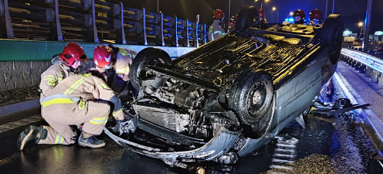 PODKARPACIE. Dachowanie volkswagena na prostym odcinku drogi (ZDJĘCIA)