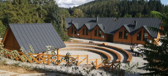 BIESZCZADY: Ostatnie prace przy rewitalizacji centrum Cisnej (ZDJĘCIA)