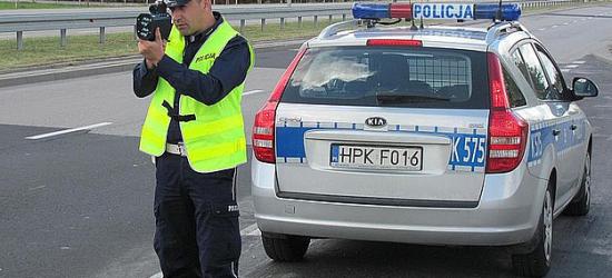 Ponad 100 km/h w terenie zabudowanym. Kierowcy pożegnali się z prawem jazdy