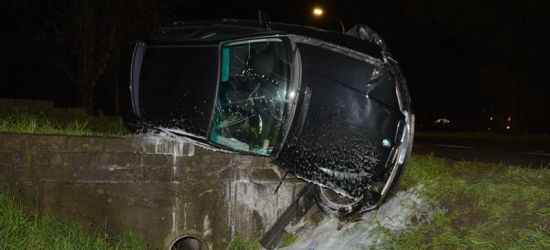 Stracił panowanie nad BMW, uderzył w betonowy przepust (FOTO)