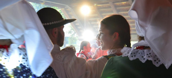 SANOK: Jarmark Folklorystyczny. Fantastyczne występy. Publiczność dopisała (VIDEO, FOTO)