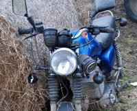 TRZEŚNIÓW: Pijany motocyklista uderzył w osobówkę. Miał 3 promile alkoholu w organizmie (ZDJĘCIA)