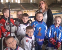 DZISIAJ: Gwiazdy znów zagrają z sanockimi VIP-ami. Pierwszy w Polsce mecz bumper ball na lodzie! (FILM)