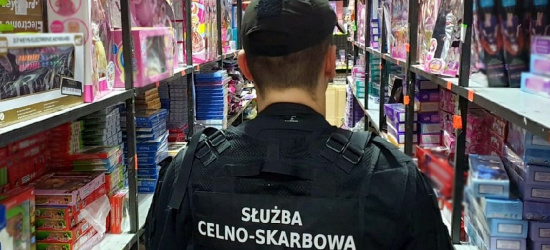 Niebezpieczne prezenty: Ostre krawędzie, odpadające elementy, chemiczny zapach (ZDJĘCIA)