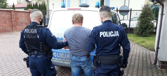 BRZOZÓW. Atak na komendę policji. Sprawca zabarykadował się na strychu. Podpalił siano! (FOTO, NOWE INFORMACJE)
