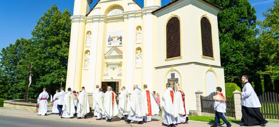 NOWOTANIEC. Wielki jubileusz parafii. 600 lat historii i wiary (ZDJĘCIA)