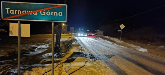 POWIAT SANOCKI. Oblodzona jezdnia. Internauta alarmuje (ZDJĘCIA, VIDEO)