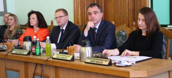 SESJA SANOK: Uchwały dotyczące odpadów komunalnych oraz transportu publicznego