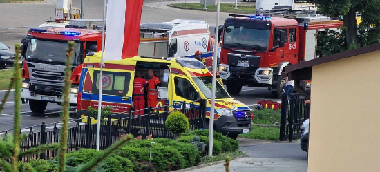 Groźny wypadek w Lesku. Samochód uderzył w przepust