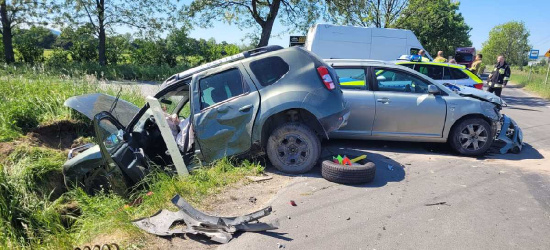 Zderzenie pojazdów w Odrzechowej. Kobieta i nastolatka w szpitalu (FOTO)