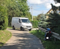 Dostawczy mercedes zderzył się ze skuterem. 17-latek trafił do szpitala (ZDJĘCIA)