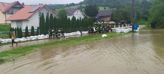 Podtopione domy w Tyrawie Solnej (VIDEO, FOTO)