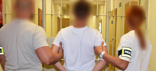 Nie zdążył uciec przed policją. Miał przy sobie marihuanę i mefedron