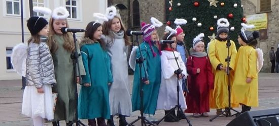 Kolędowanie, dzielenie się opłatkiem, ciepły posiłek (FOTO)