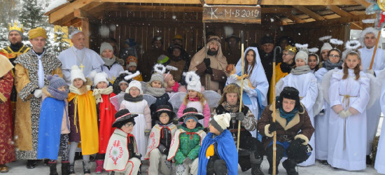 PAKOSZÓWKA: Orszak Trzech Króli. Wspólne kolędowanie i jasełka (FOTO, VIDEO)