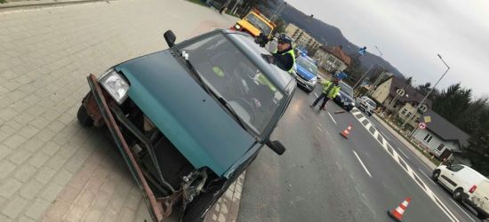 SANOK: Znów groźnie na Dmowskiego. 90-latek wjechał w tira (ZDJĘCIA)